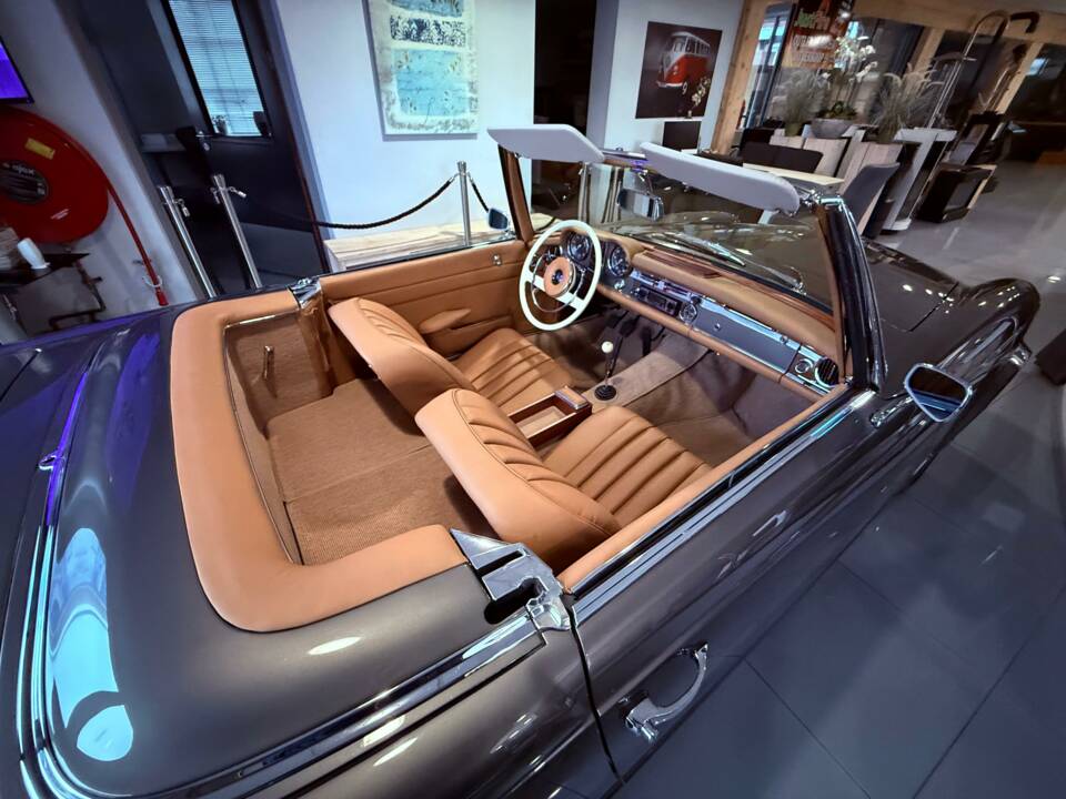 Image 17/36 of Mercedes-Benz 230 SL (1966)
