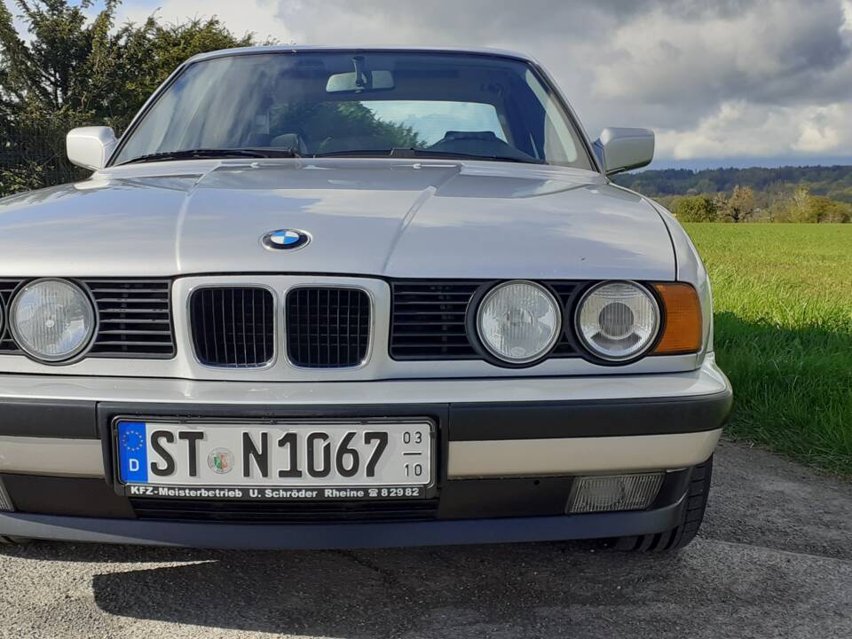 Afbeelding 19/31 van BMW 525i (1990)