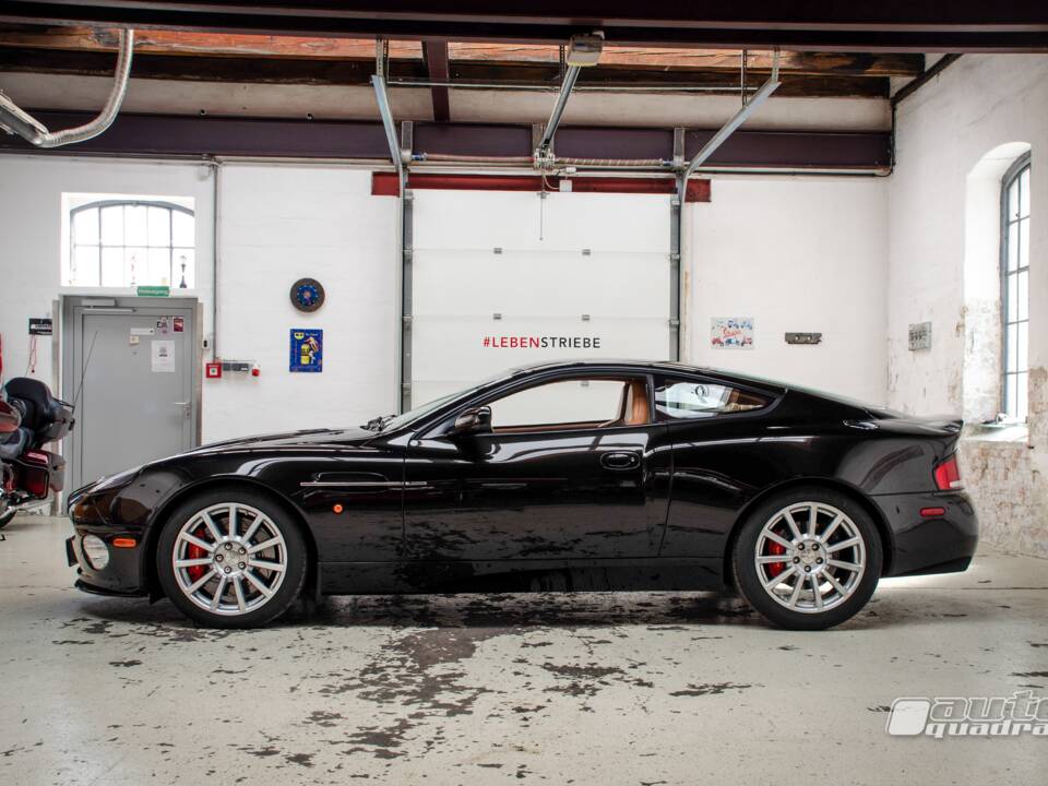 Afbeelding 1/19 van Aston Martin V12 Vanquish S (2005)