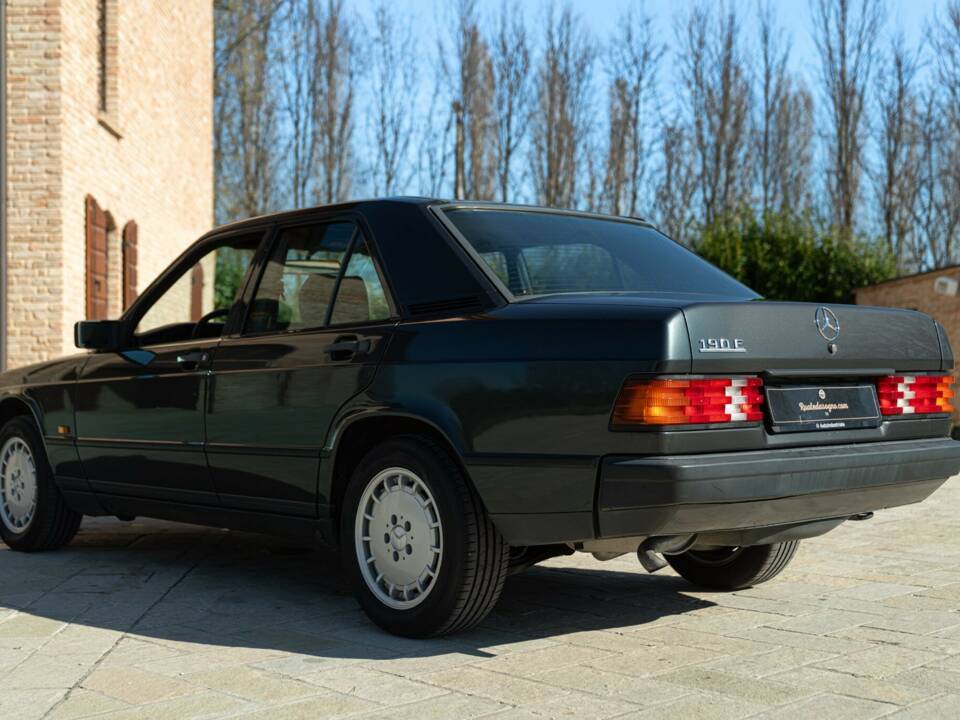 Imagen 7/50 de Mercedes-Benz 190 E (1988)
