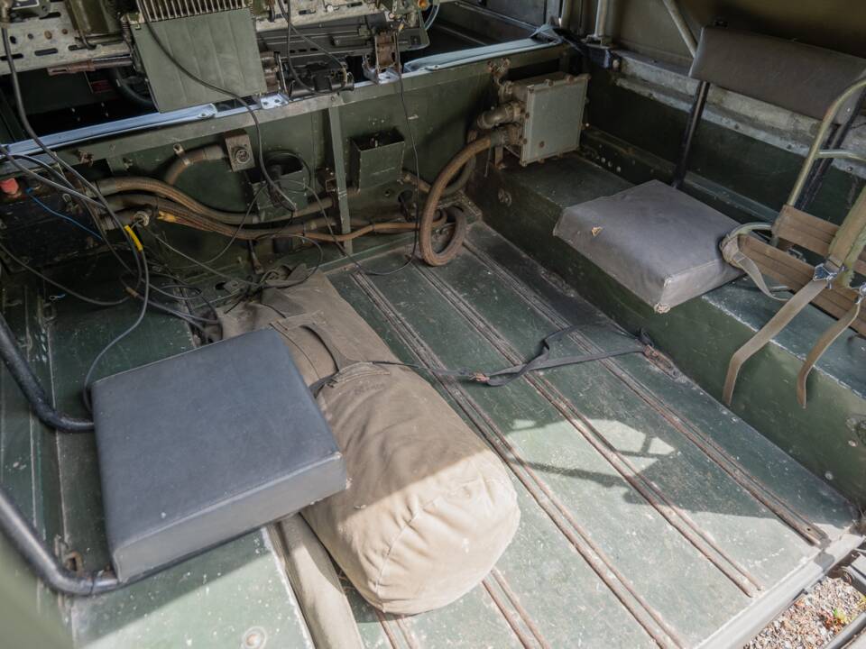 Image 11/50 de Land Rover 88 (1974)