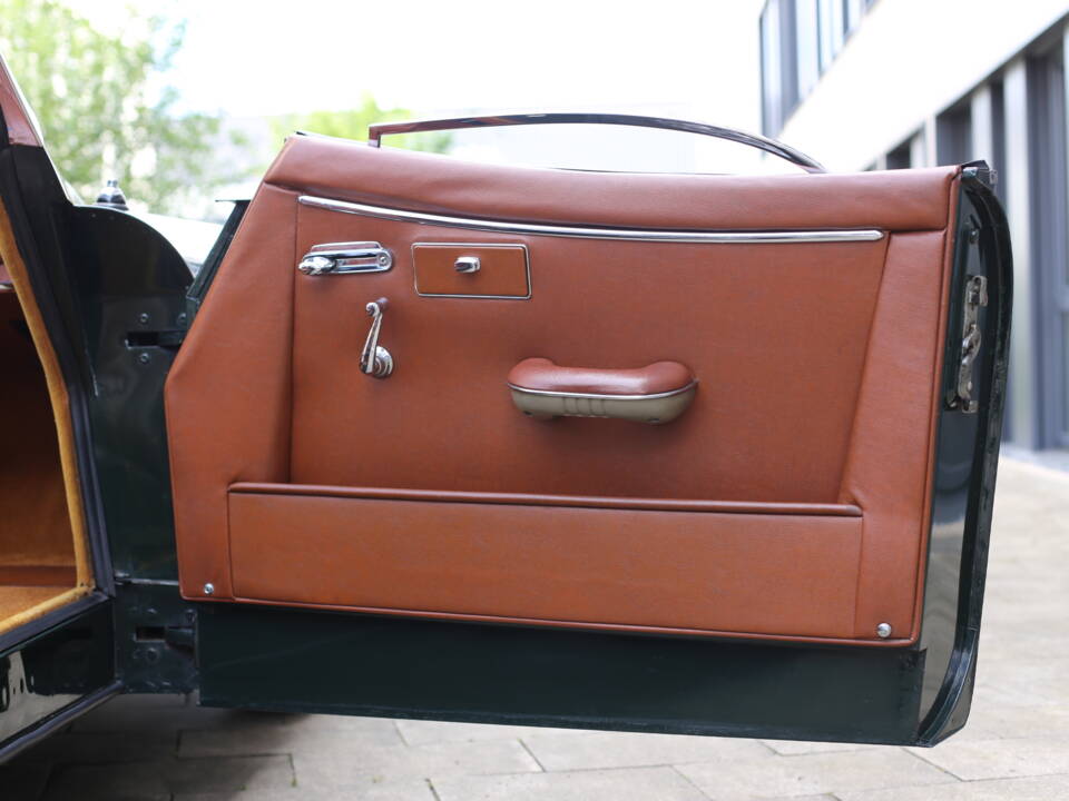 Image 19/31 of Jaguar XK 150 3.4 S OTS (1958)