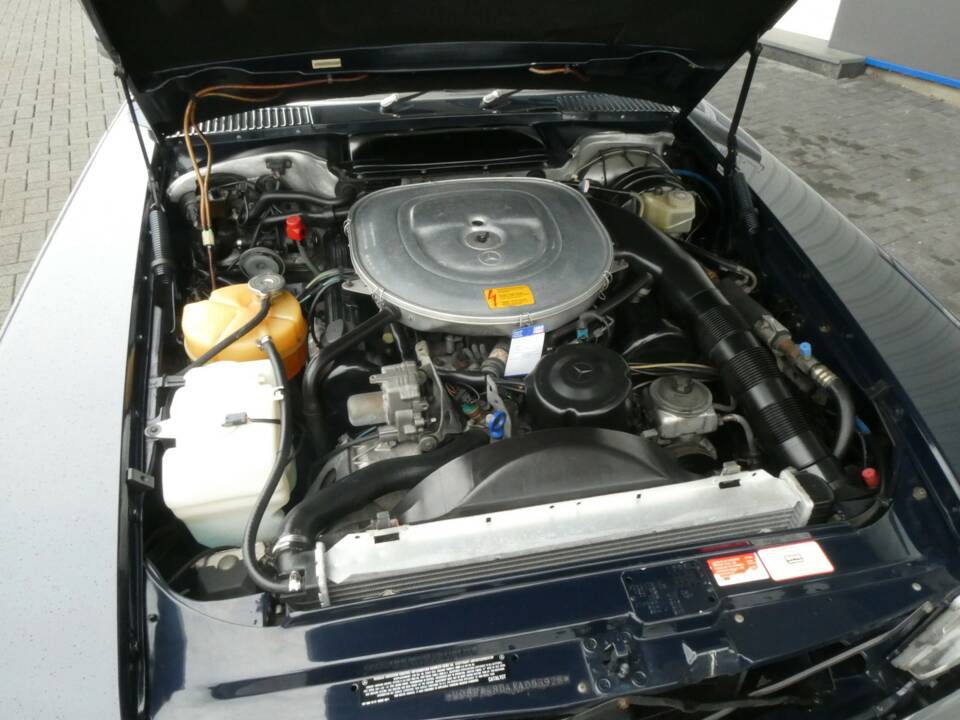 Image 18/25 of Mercedes-Benz 560 SL (1989)