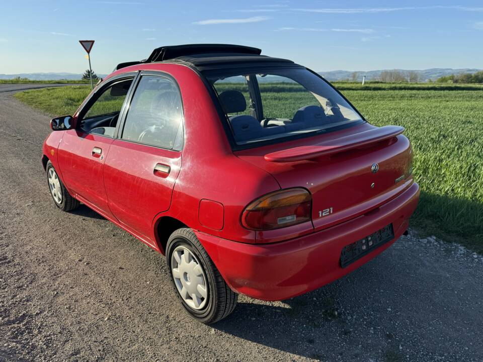Image 8/9 of Mazda 121 1.3 (1994)