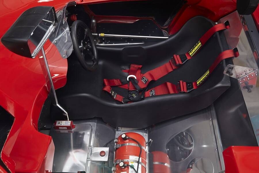 Image 11/50 of Lola T290 (1972)