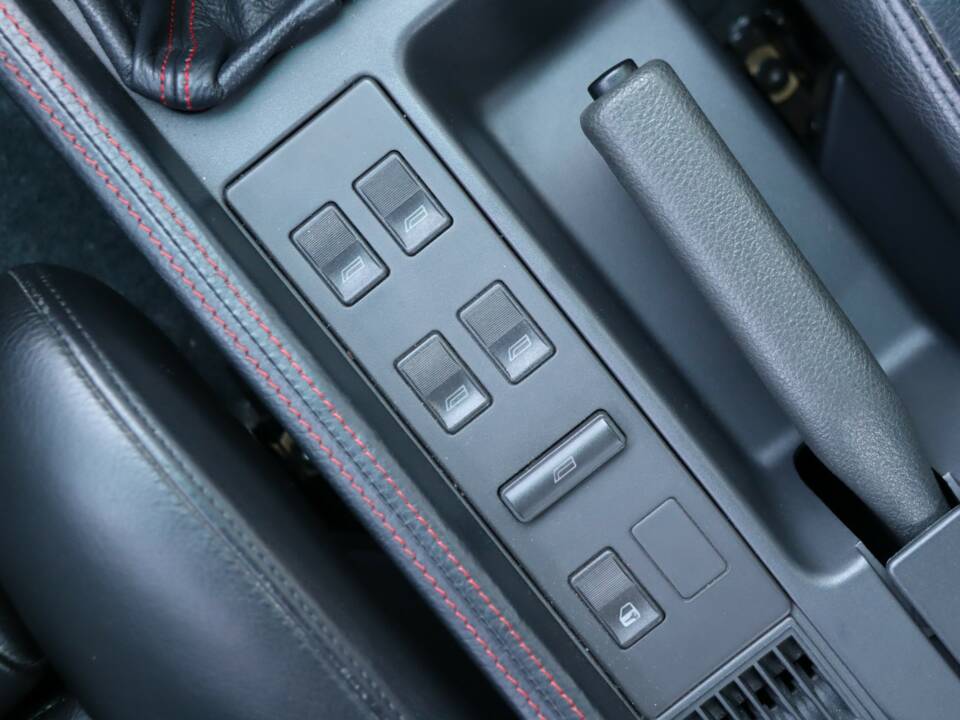 Imagen 28/50 de Alfa Romeo 164 3.0 V6 Quadrifoglio (1991)