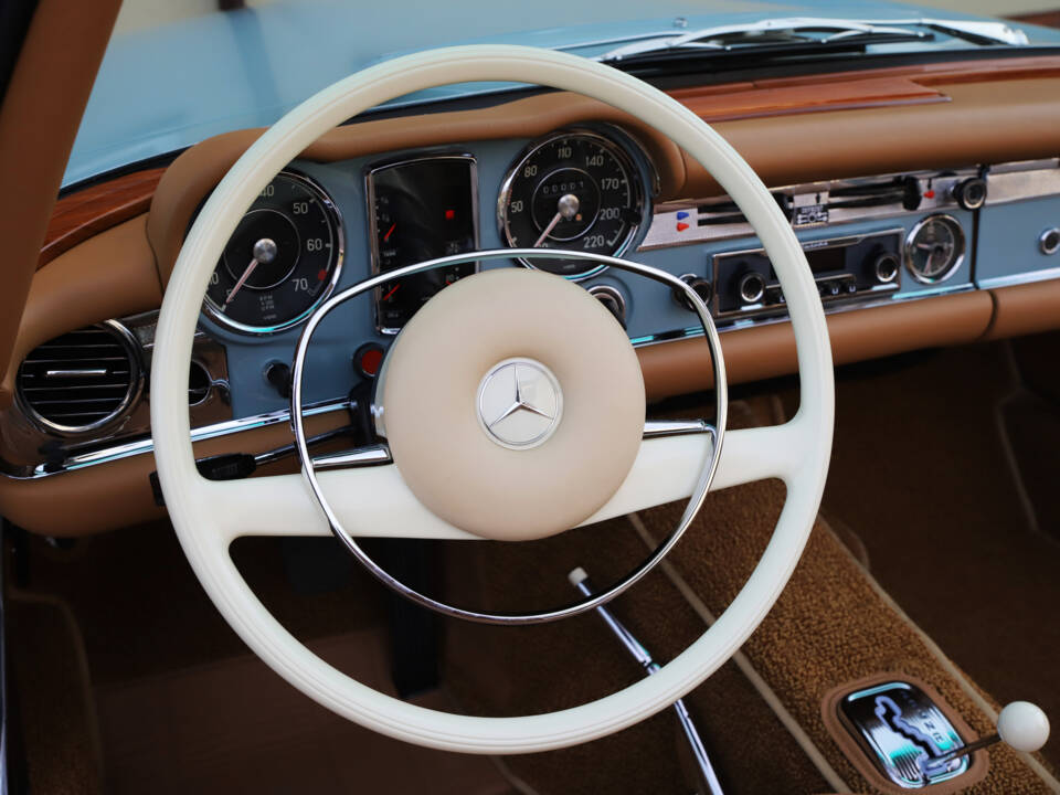 Afbeelding 4/40 van Mercedes-Benz 280 SL (1970)