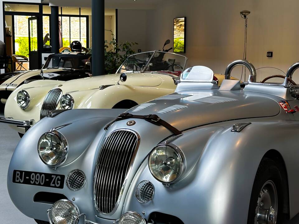 Image 21/26 of Jaguar XK 120 OTS (1952)