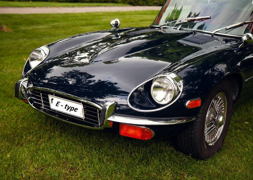 Bild 6/8 von Jaguar E-Type V12 (2+2) (1972)