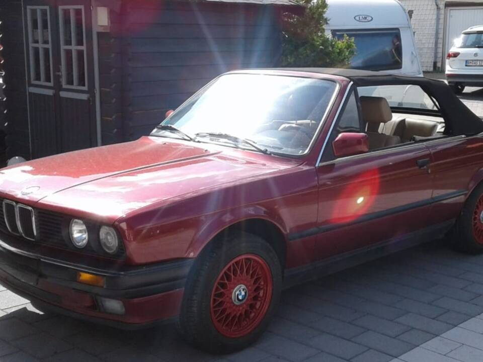 Image 3/7 of BMW 318i Touring (1992)
