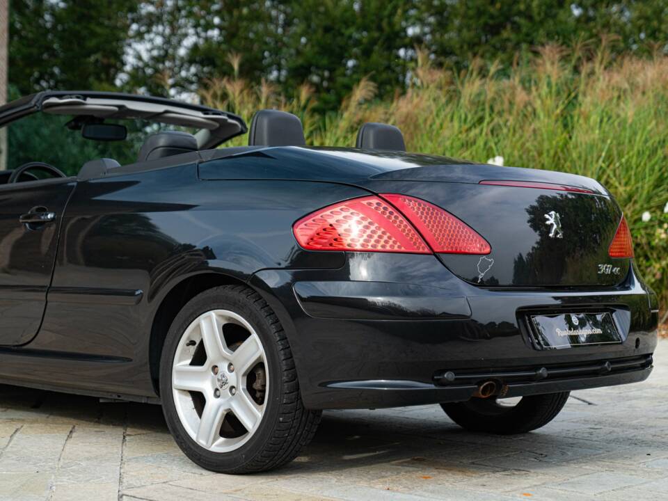 Bild 13/50 von Peugeot 307 CC 2.0i (2004)