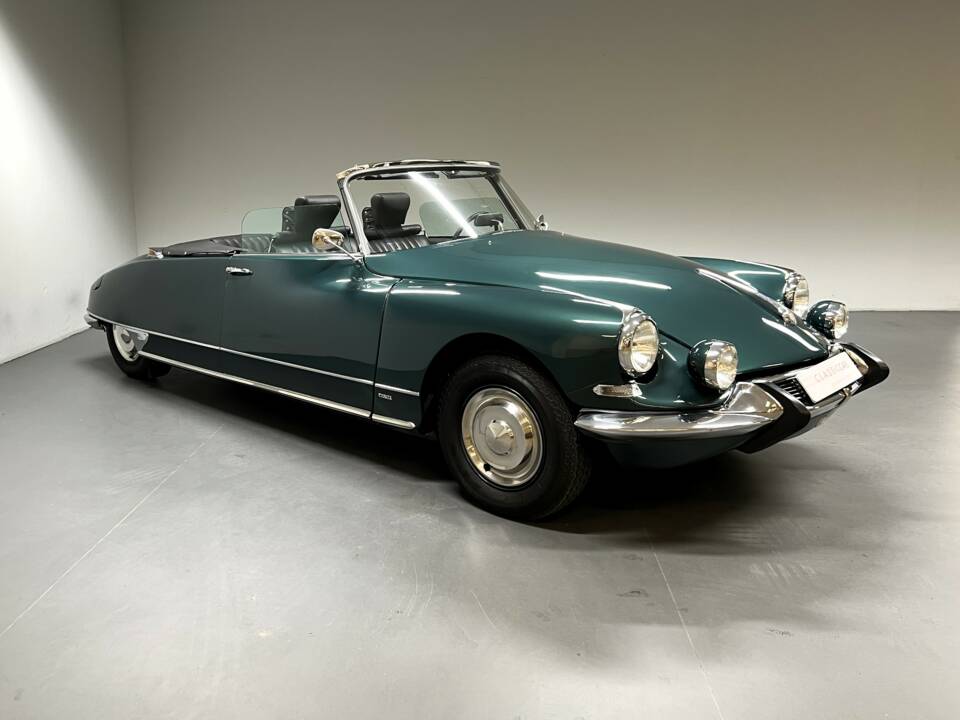 Image 2/23 of Citroën DS 21 (1969)