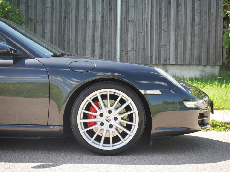 Image 4/33 of Porsche 911 Carrera S (2005)