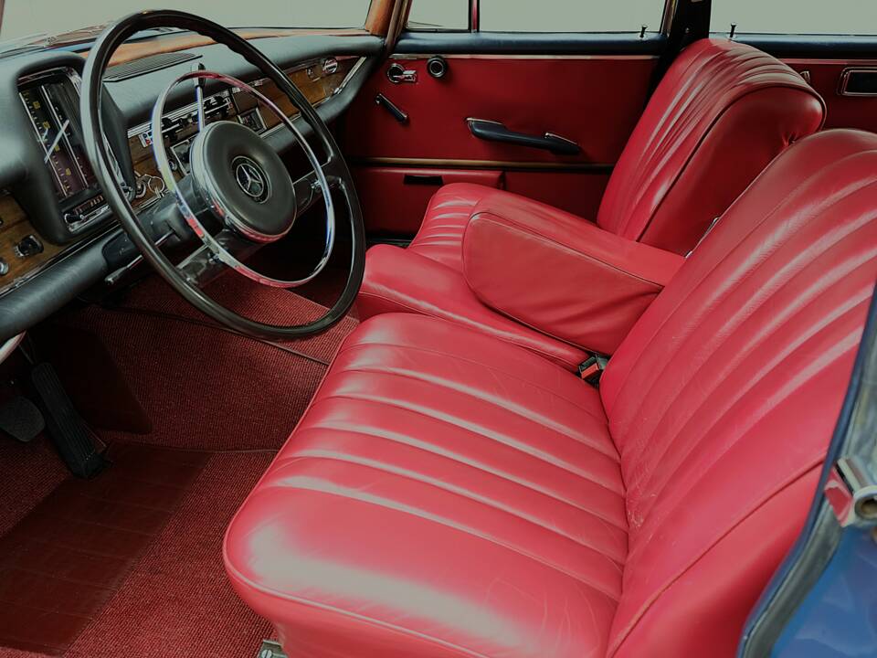 Image 22/76 de Mercedes-Benz 220 S b (1963)