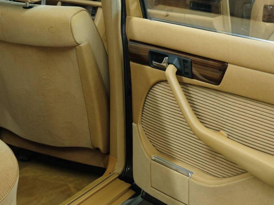 Bild 21/50 von Mercedes-Benz 280 SEL (1983)