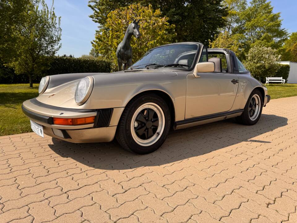 Image 28/88 of Porsche 911 Carrera 3.2 (1985)