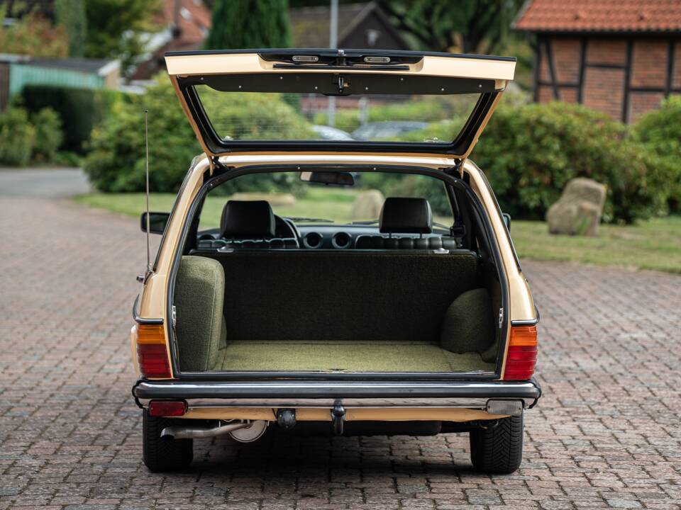 Image 16/53 de Mercedes-Benz 200 T (1982)