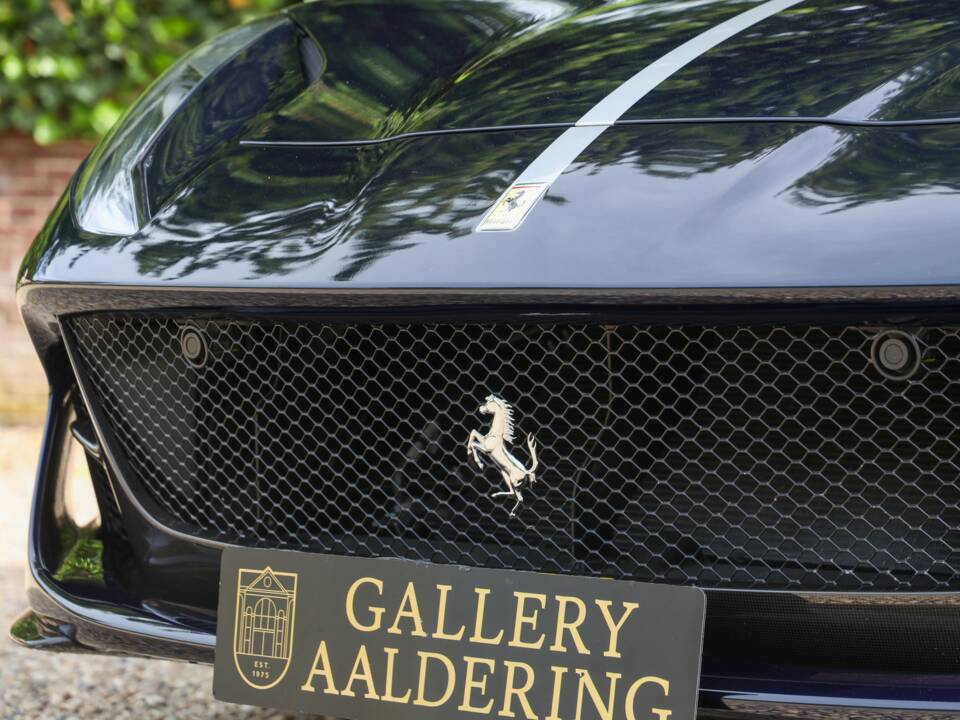Image 21/50 of Ferrari 812 Superfast (2020)