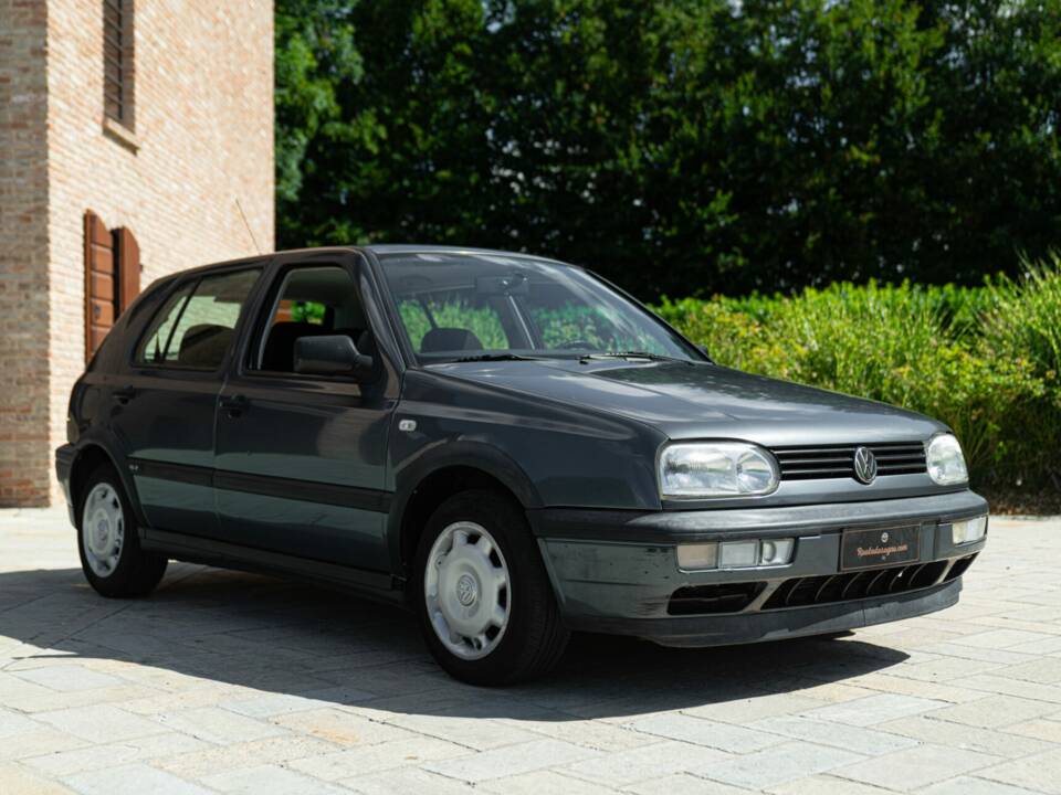 Image 2/37 of Volkswagen Golf III 1.6 (1997)