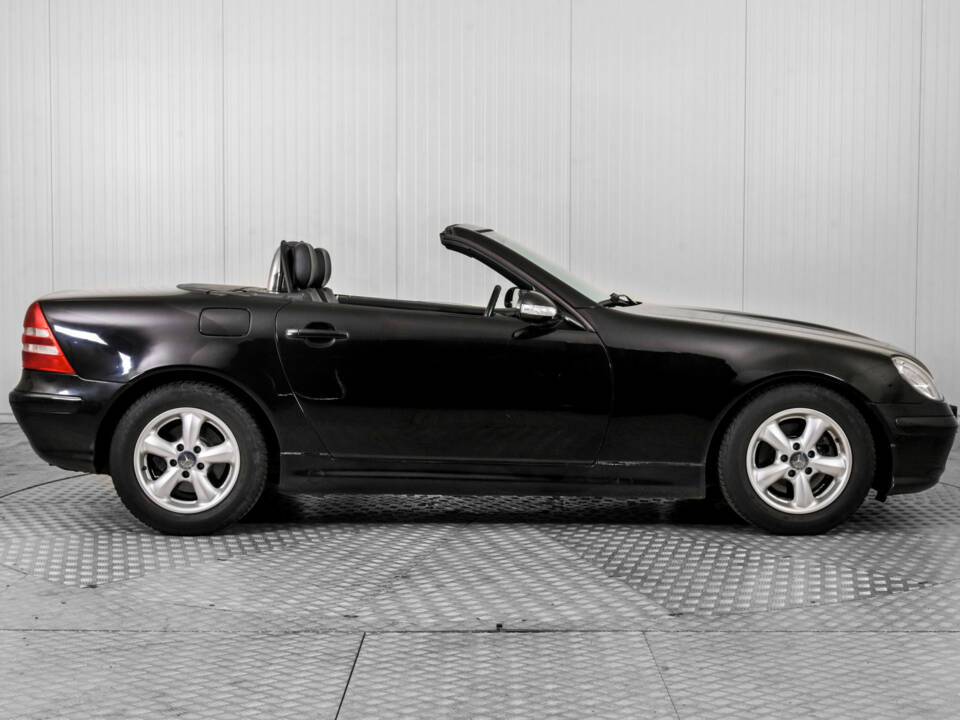 Image 14/50 of Mercedes-Benz SLK 200 Kompressor (2001)