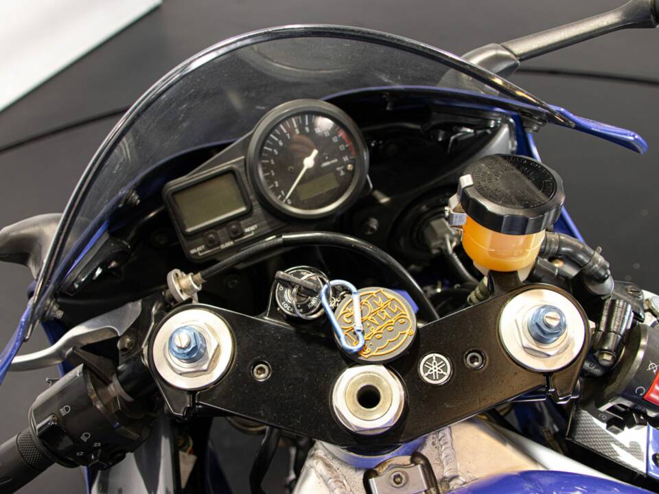 Image 49/50 of Yamaha YZF 1000 R1 (1998)