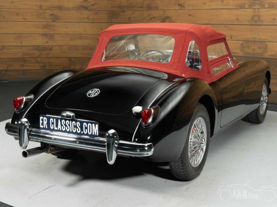 Image 10/19 of MG MGA 1500 (1955)