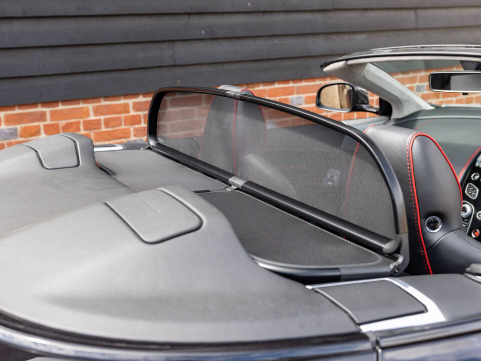 Bild 14/66 von Aston Martin DB 9 GT Volante (2016)