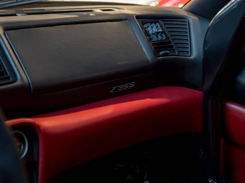 Image 28/35 de Ferrari F 355 Challenge (1995)