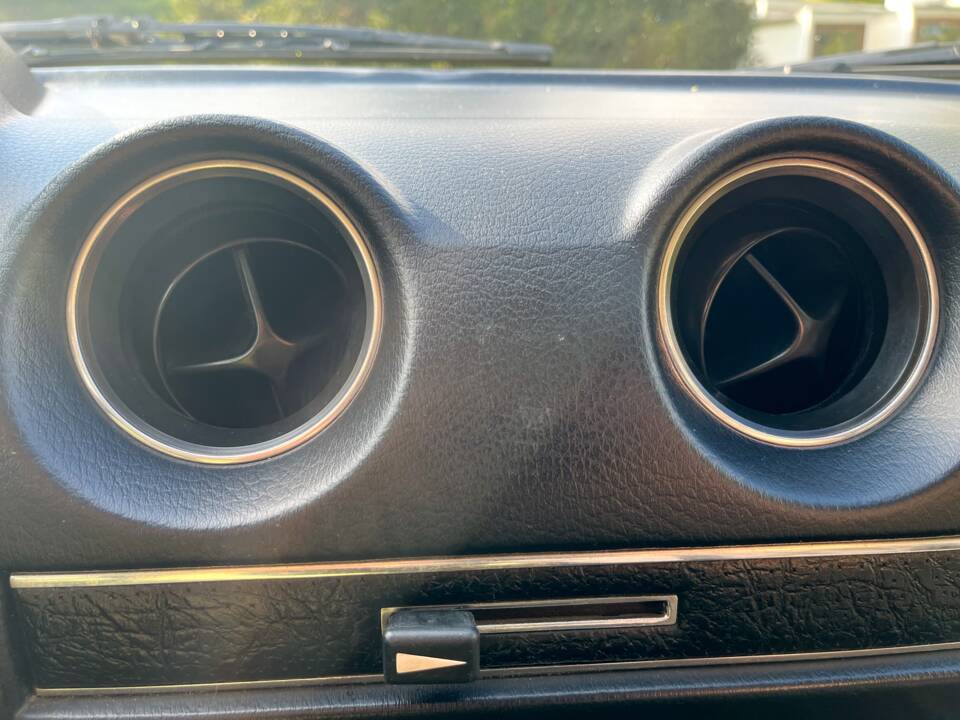 Image 112/139 of Mercedes-Benz 240 D (1978)