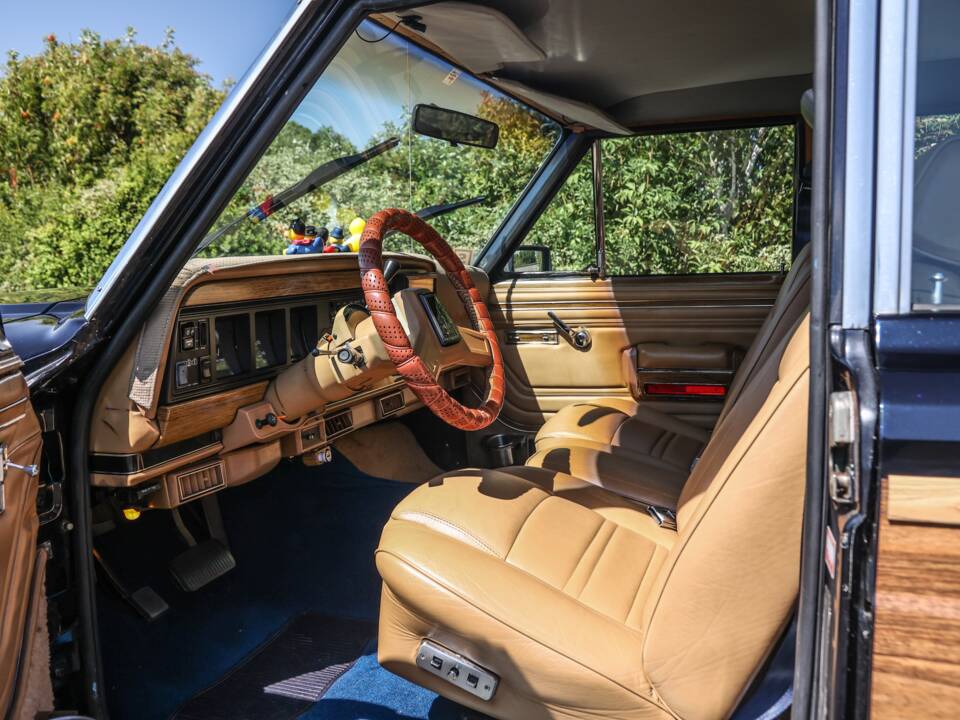Bild 23/44 von Jeep Grand Wagoneer (1988)
