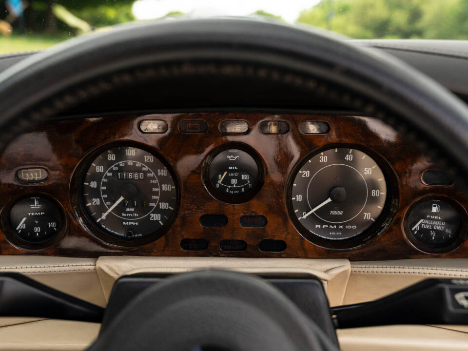 Immagine 19/32 di Aston Martin V8 Vantage Volante (1988)