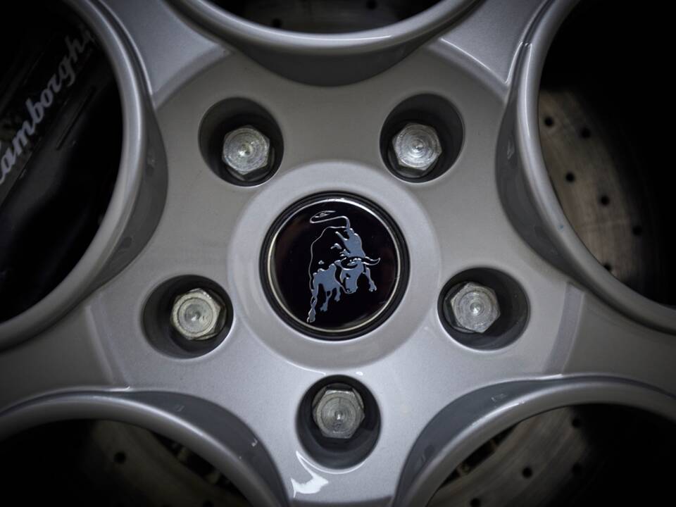 Image 64/99 of Lamborghini Murciélago (2003)