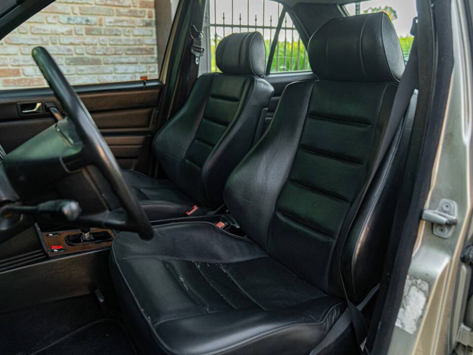 Image 27/50 of Mercedes-Benz 190 E 2.3-16 (1985)