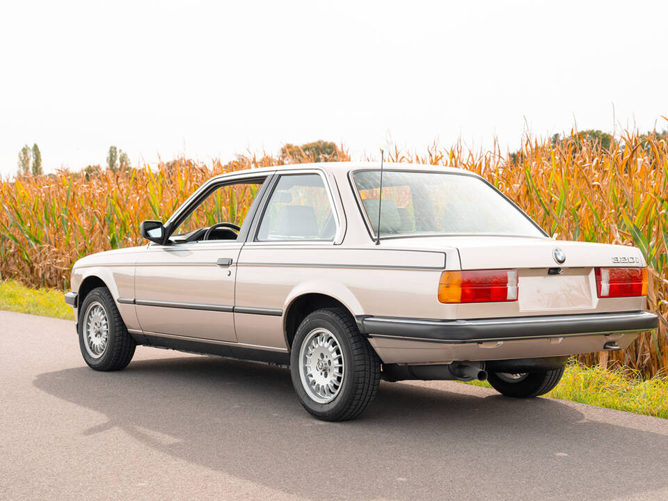 Bild 9/80 von BMW 320i (1983)