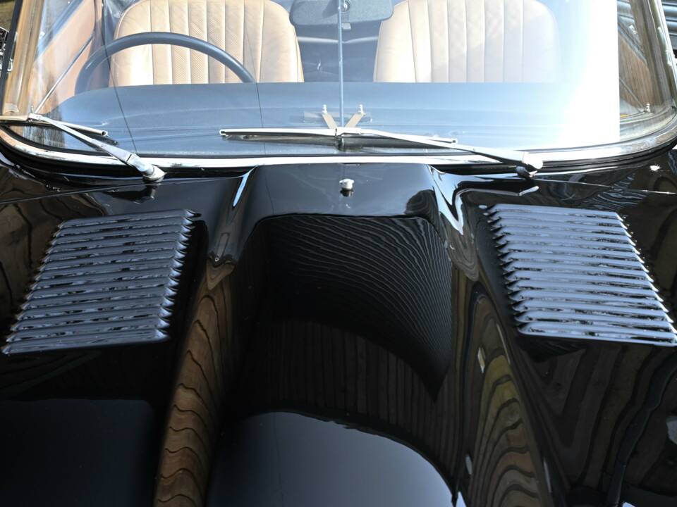 Image 26/50 de Jaguar Type E V12 (1974)