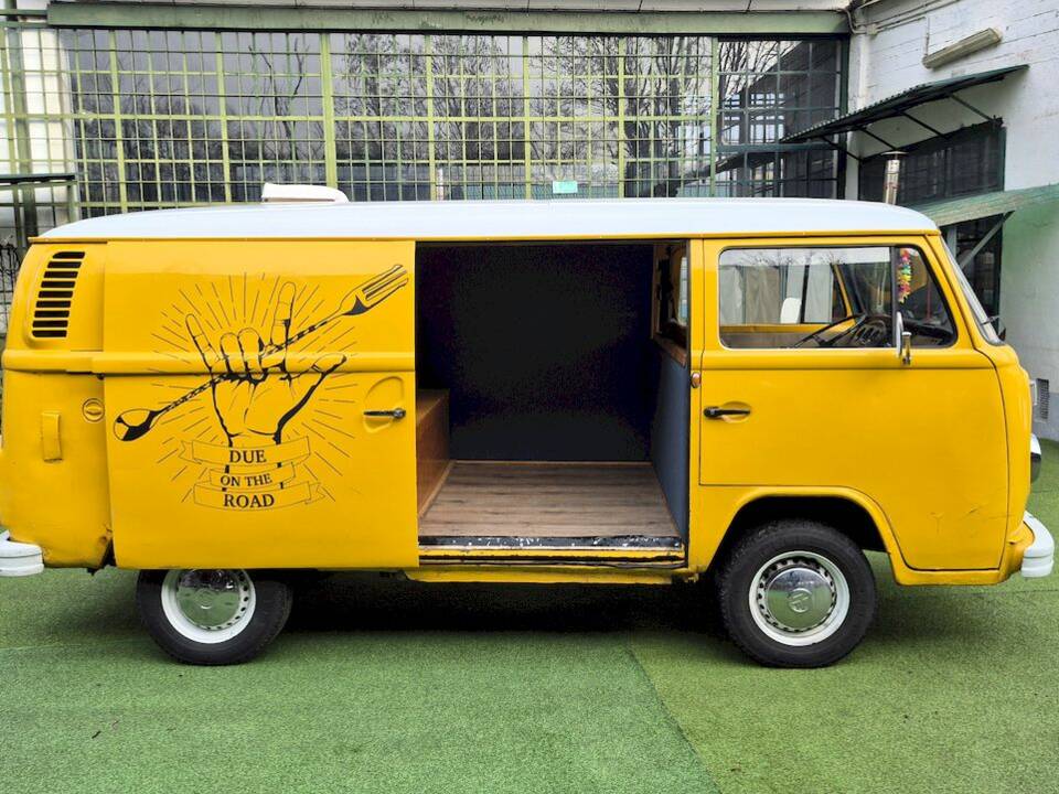 Bild 36/50 von Volkswagen T2b Kastenwagen (1976)