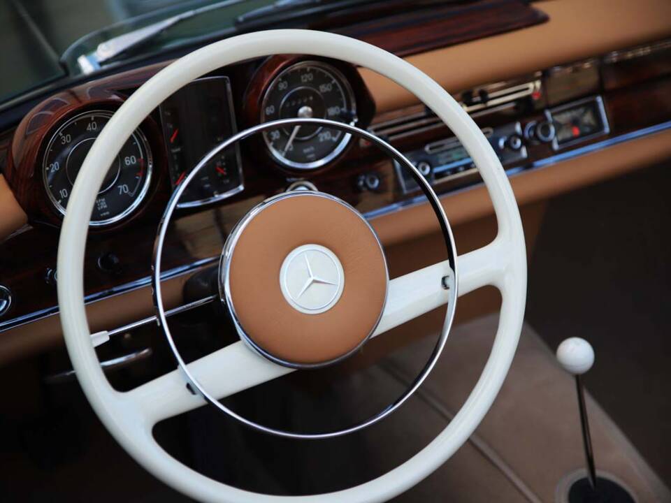 Immagine 8/29 di Mercedes-Benz 220 SE b (1964)