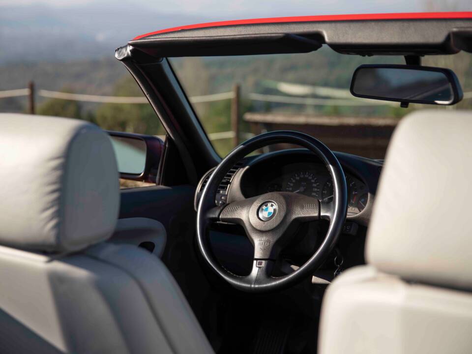 Bild 32/92 von BMW 325i (1994)