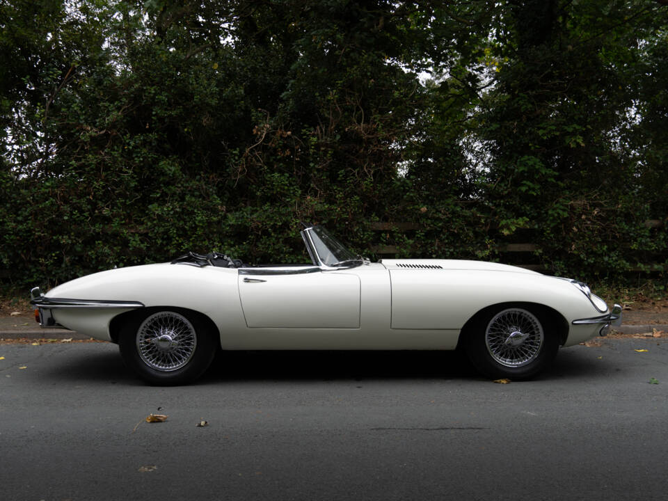 Image 7/17 de Jaguar E-Type (1969)