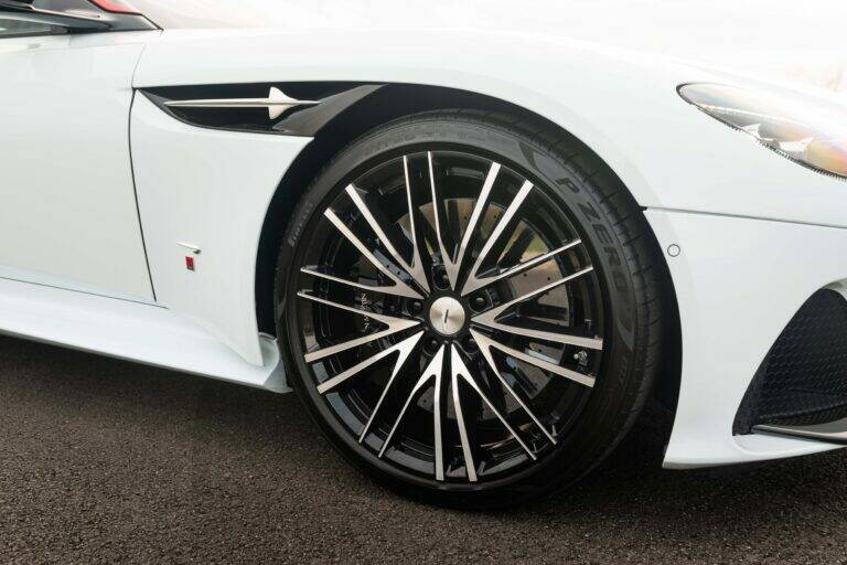 Immagine 6/51 di Aston Martin DBS Superleggera Volante (2020)