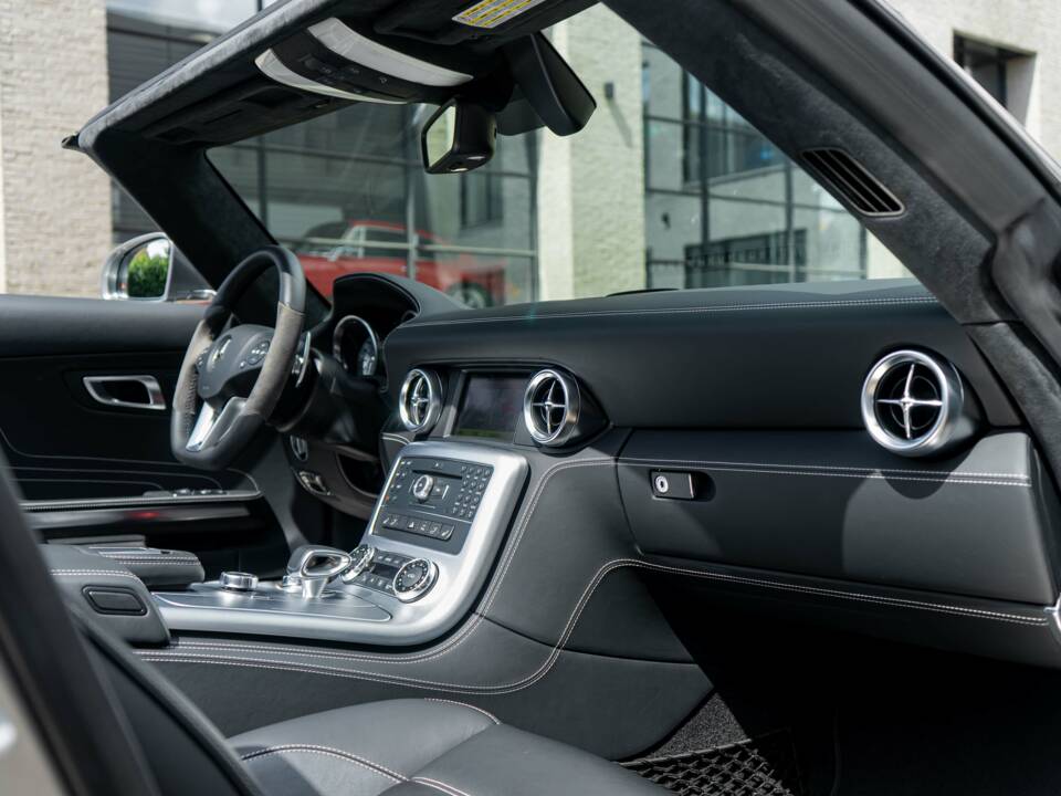 Image 14/21 of Mercedes-Benz SLS AMG Roadster (2012)