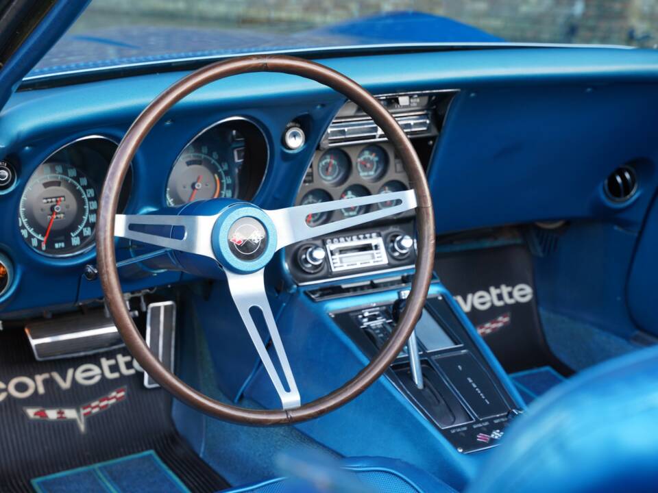 Image 14/50 of Chevrolet Corvette Stingray (1968)