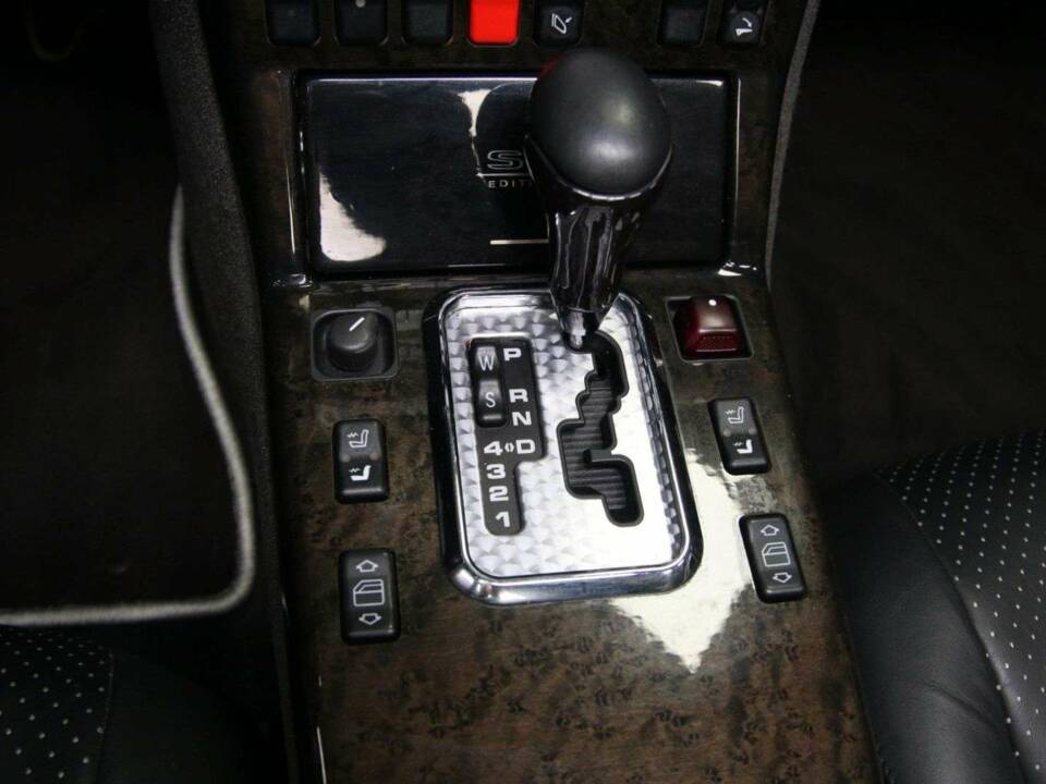 Image 29/49 of Mercedes-Benz SL 500 (2000)