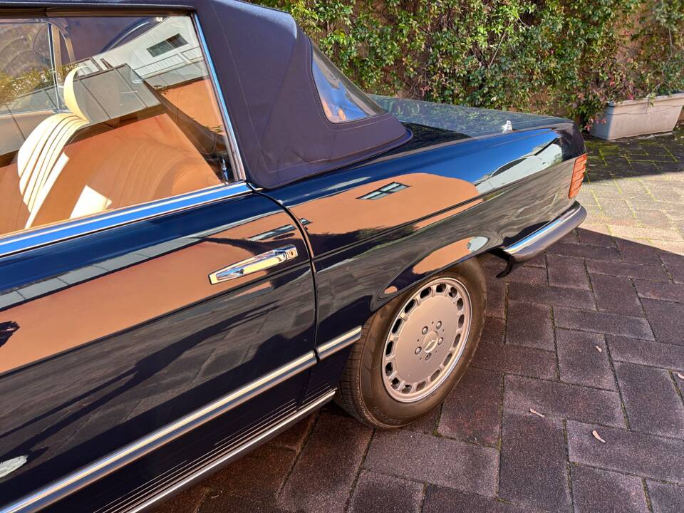 Image 11/51 of Mercedes-Benz 380 SL (1983)