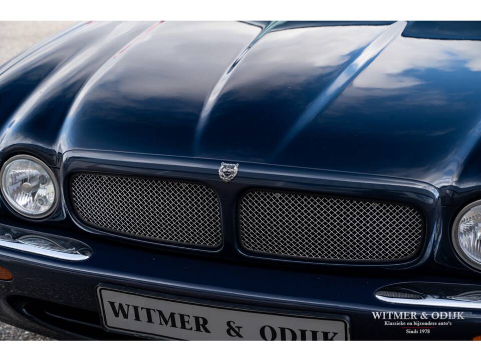Image 18/31 of Jaguar XJR 4.0 (1999)