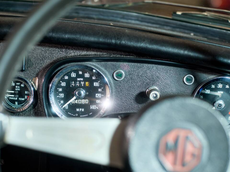 Immagine 26/29 di MG MGB GT V8 (1974)