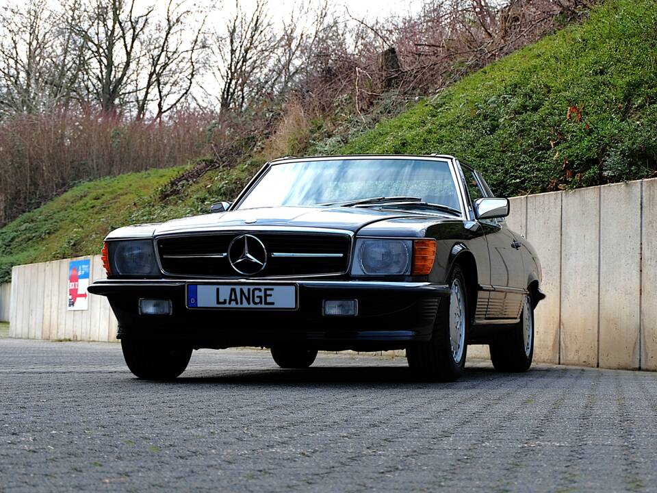 Immagine 4/43 di Mercedes-Benz 300 SL (1987)