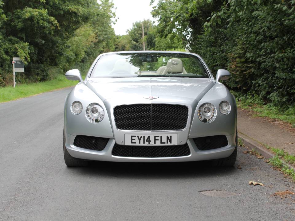Bild 2/19 von Bentley Continental GTC V8 (2014)