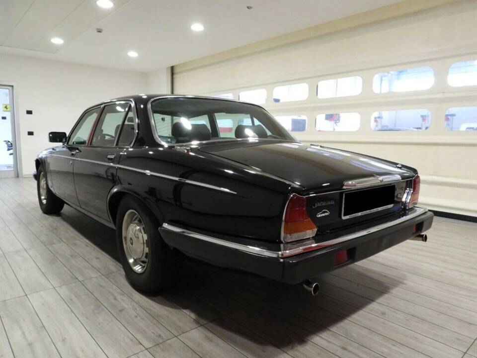 Bild 3/15 von Jaguar XJ6 3.2 (1984)