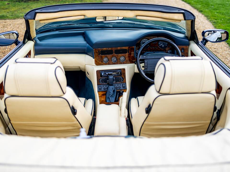 Image 36/50 of Aston Martin Virage Volante (1997)